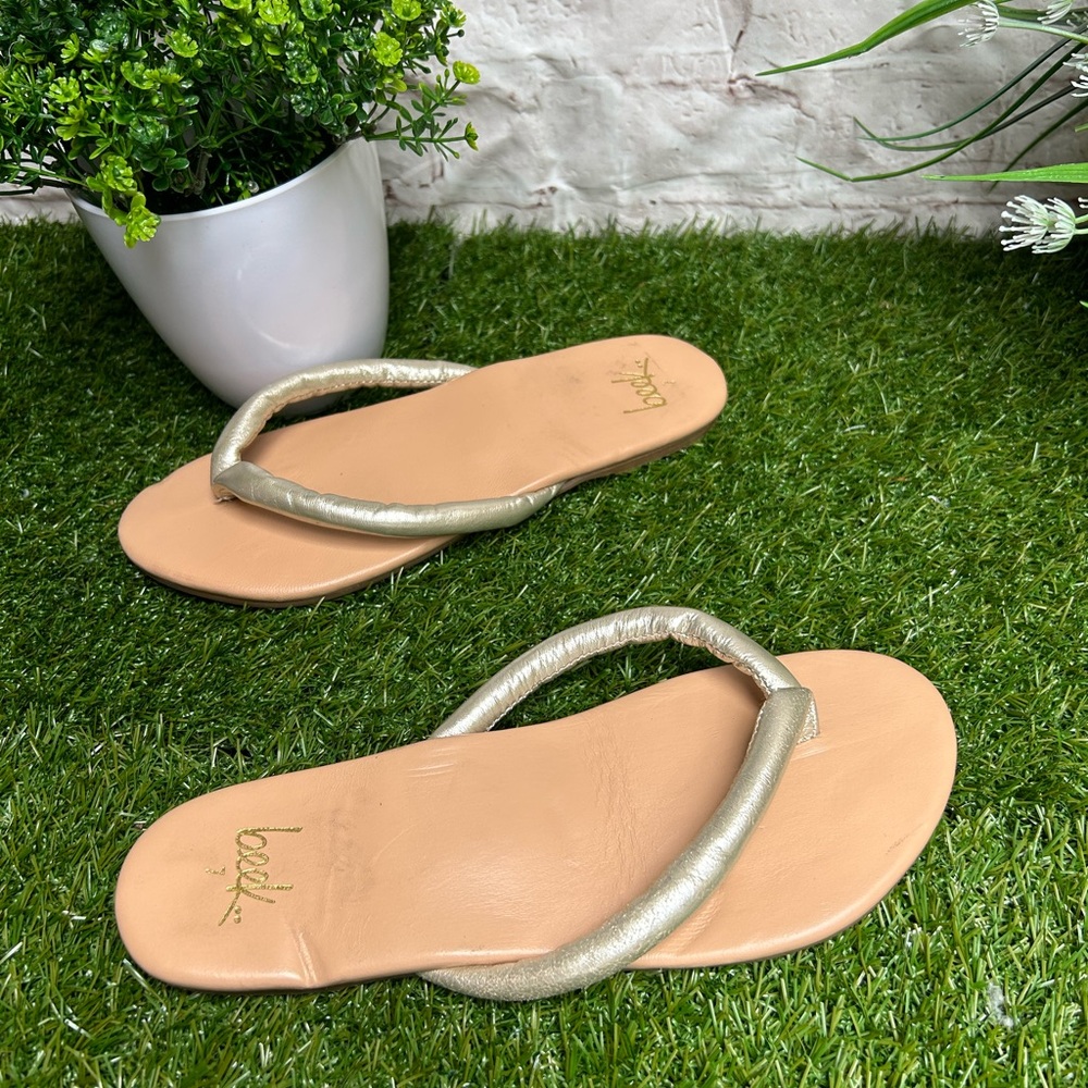 Beek Sunbird metallic color Flip Flop women size 7